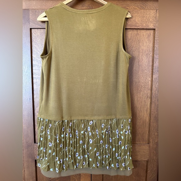 Logo open vest. Olive green and lavender. Size XS. - Picture 3 of 14